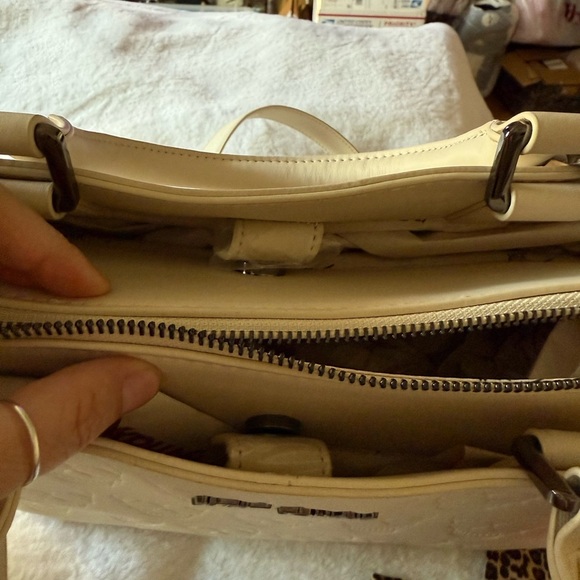 NEW Betsey Johnson Skull Handbag - Picture 8 of 14